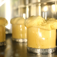 地元の食材と厳選した米粉を使用